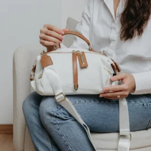Modelo da bolsa Bolsa Feminina Santorini Transversal na cor branca